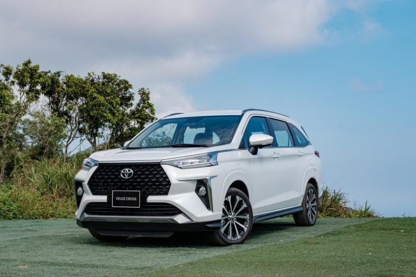 Mitsubishi Xpander nhanh chóng lấy lại vị thế sau một tháng bị Toyota Veloz Cross vượt mặt