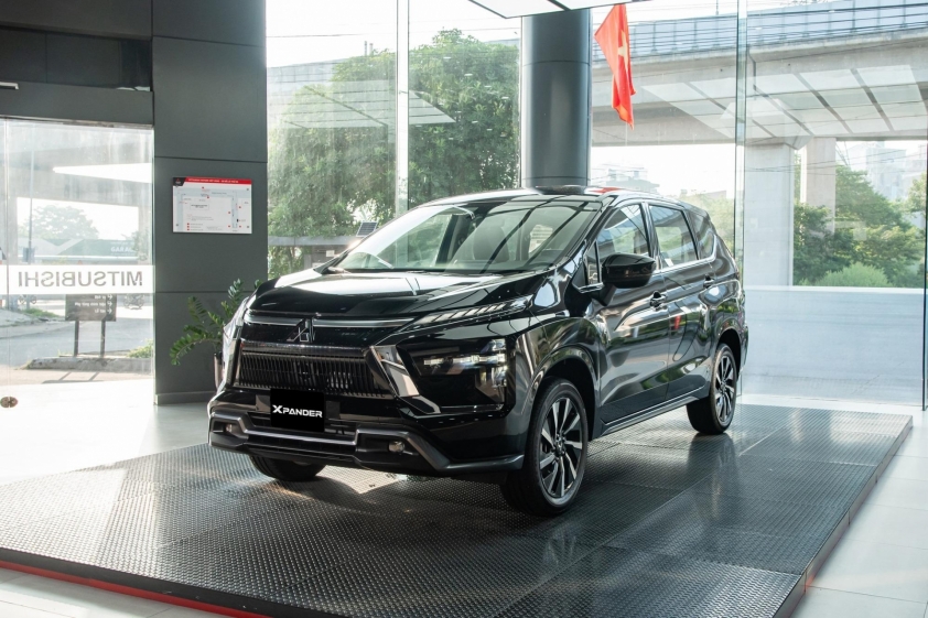 Mitsubishi Xpander nhanh chóng lấy lại vị thế sau một tháng bị Toyota Veloz Cross vượt mặt