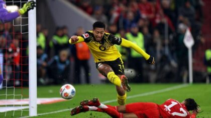 HLV Dortmund bênh vực Bellingham sau pha bỏ lỡ tai hại