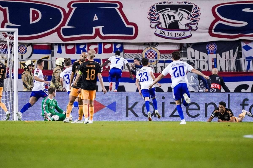Cúp C3 mở màn điên rồ: Ajax ngã ngựa, Brighton gây sốt châu Âu